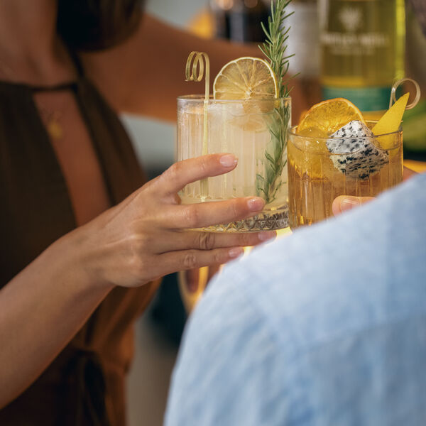 Lounge Bar: Here you’ll experience the magic of tailor-made cocktails, with contemporary drinks and great classics